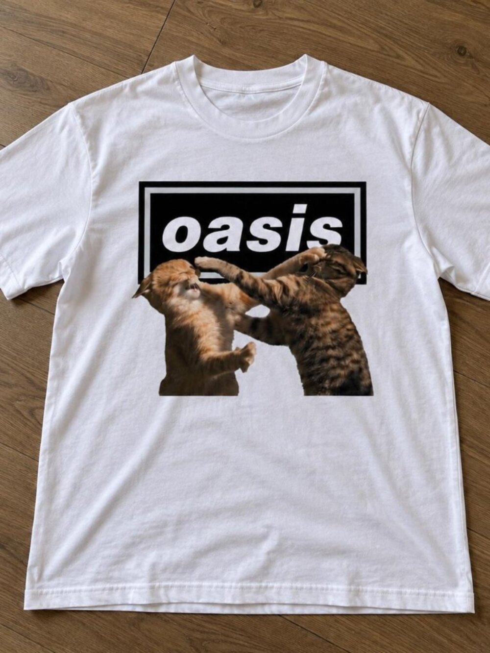 Gildan White Cat Fighting Oasis Graphic Band Tshirt
